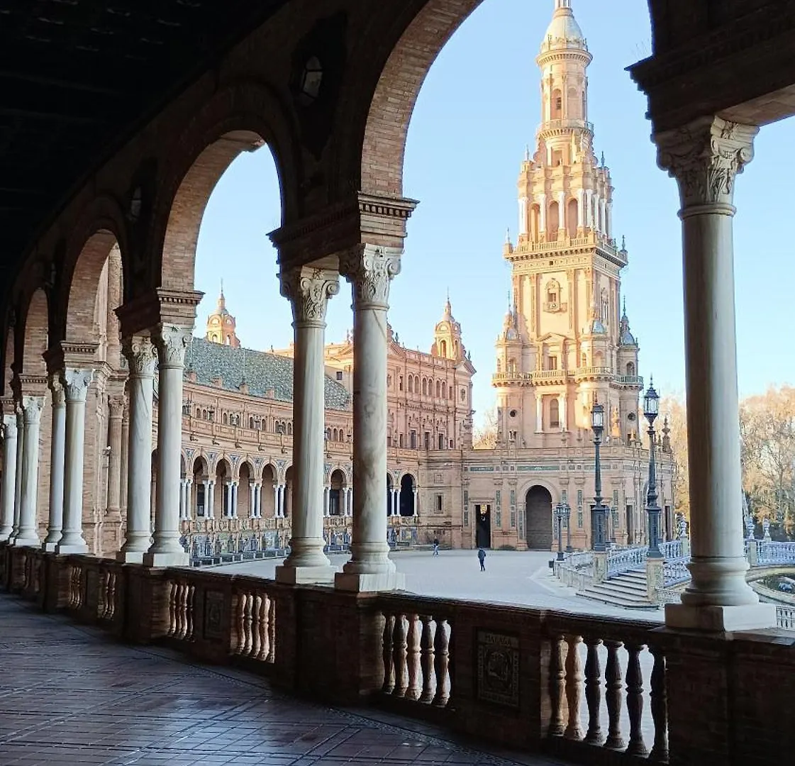 Bright apartment facing the river, Plaza España Sevilla